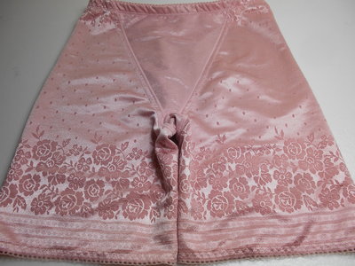 女【曼黛瑪璉】粉藕色調整型高腰束褲S號~99元起標~標多少賣多少~ (8A11)