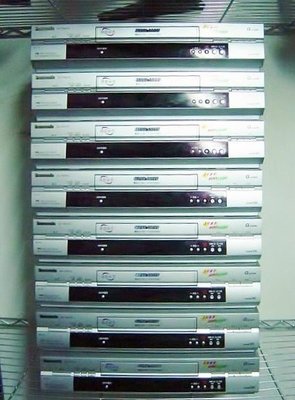 @【小劉二手家電】九成新的PANASONIC  VHS錄放影機,NV-F90TN型,附全新遙控器,故障機也可修理!