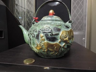 早期收藏~細緻鎏金青銅雕提把壺銅壺 精雕細琢 茶壺 擺件 12生肖十二生肖動物牛造型 (牛)扭轉乾坤  牧牛人 乾隆御製