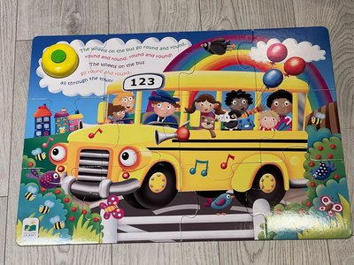 公車上的輪子兒歌拼圖 Wheels On The Bus 兒童趣味學習童謠 啟蒙玩具教材 益智玩具 兒童寶寶益智拼圖紙質