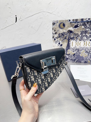 熱款直購#Dior homme 老花馬鞍包 單肩斜挎包 通勤包 女包 禮物 19 14cm