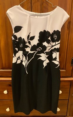 近全新.關島購入～connected apparel 白底黑花小遮袖無袖連身洋裝
