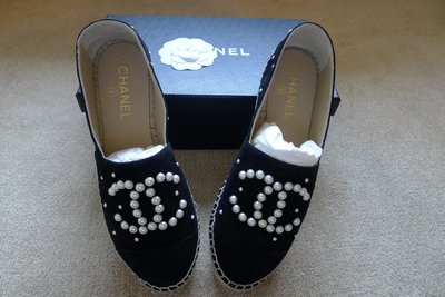 降價囉~~全新Chanel 最新款黑色珍珠鉛筆鞋 size:39