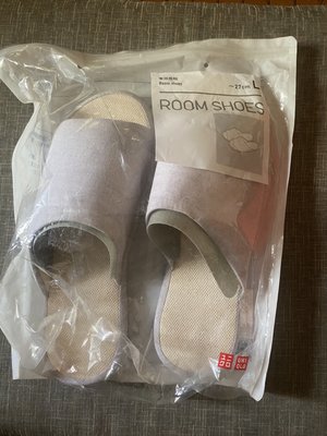 Uniqlo 灰色素面 棉麻材質 家居拖鞋 L尺寸~27cm 特價:399元 男女都可穿 產品如圖中所示 僅有一雙