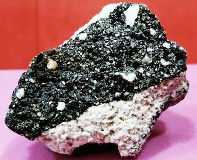 隕石原礦 二氧化矽多晶型月球花崗岩隕石 27.0g Silica Polymorphs in Lunar Granite