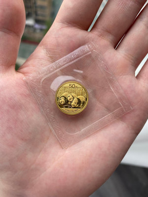 2013熊貓金幣50元，10分之一盎司，重3.11克，原始塑