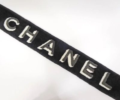Chanel 羊絨圍巾，全長 約139cm 　　　　　　x 約15.5cm / 厚約2.5cm
