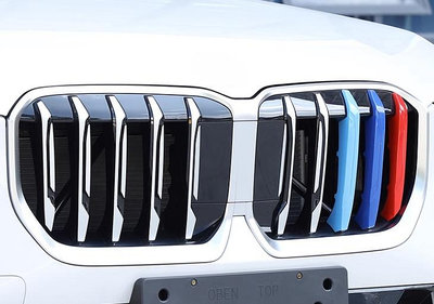 歐力車飾~寶馬 BMW 23-24年 U11 X1 中網飾條 水箱飾條 水箱罩飾條 三色飾條 三色中網