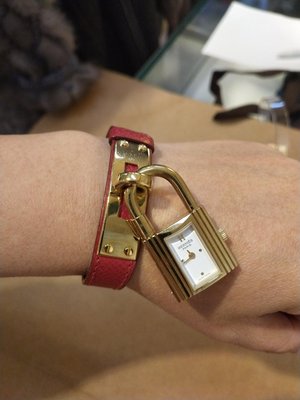 晶采臻品:HERMES 經典紅色真皮鎖頭手錶~特價18800