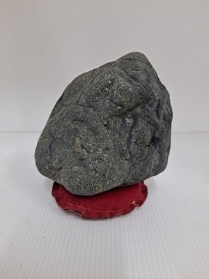 奇石-雅石-花蓮石-金瓜石，無座，高12寬12厚10公分，重2.16公斤，編號00089