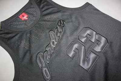 下殺-精品 退役紀念版 NBA 公牛隊 喬丹 球衣 23號背心 密繡籃球服 上衣 全黑網眼透氣