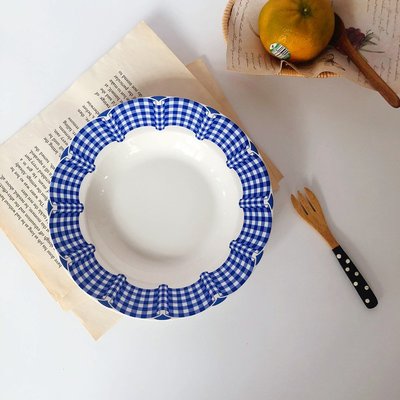 ins風復古藍格子陶瓷圓盤  藍色  白色 格子  格紋  陶瓷圓盤  陶瓷餐具 復古 鄉村風【小雜貨】