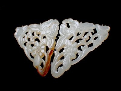 『保真』老玉市場-明清和闐老玉紅沁鏤雕花卉紋厚實花片一對