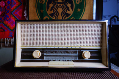 德國Telefunken 德律風根 小型古董真空管收音機 Jubilate系列