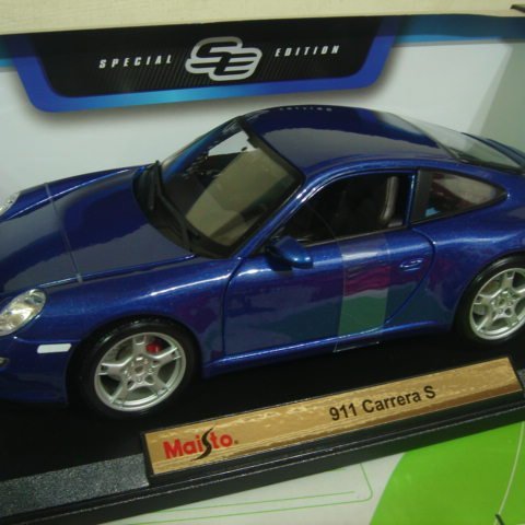 1風火輪多美Maisto出品1/18藍1:18合金車PORSCHE 911 Carrera S保時捷