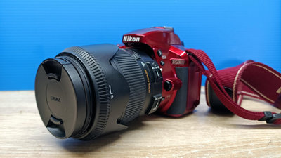 Nikon D5300單眼鋼鐵紅相機+SIGMA 18-250mm旅遊鏡+原廠配件。