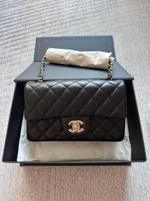 （付訂保留）全新 Chanel 香奈兒 黑色 黑金 羊皮 金釦 cf20 coco20 大mini 經典小型口蓋包（A69900）