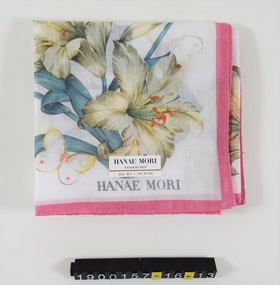 日本製 HANAE MORI 手帕 手巾 汗巾 白底 桃色邊  黃百合 圖案100%棉  A1900157-16-13