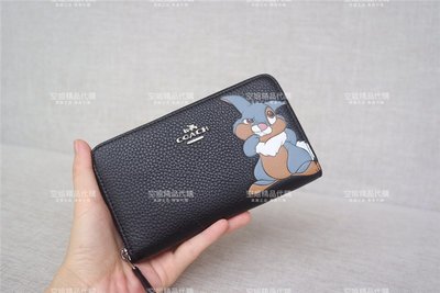 空姐代購 COACH 93768 熱賣新款 黑色卡通圖案 兔子錢包 中長款皮夾 女士拉鏈錢包 卡包 零錢包 錢夾 附購證