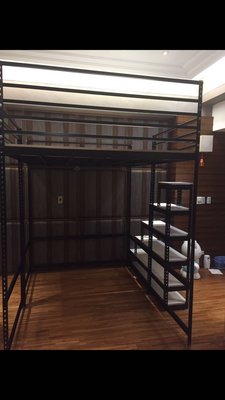 黑角鋼高架不床含樓梯展示品（樓中樓、底下成人站立約180cm）台灣設計師