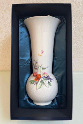 麥森 Meissen 一級品 花瓶約30公分盤 神奇波浪 蝴蝶 金色蜻蜓 立體花葉 瓜果 雕塑加彩繪 沒有使用 太細緻 很難得的藝術品 不寄送 限面交