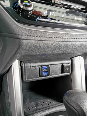 威德汽車 TOYOTA CROSS 原廠 USB TYPE-C QC3.0增設 充電 含 LED 燈 方形 原廠預留孔