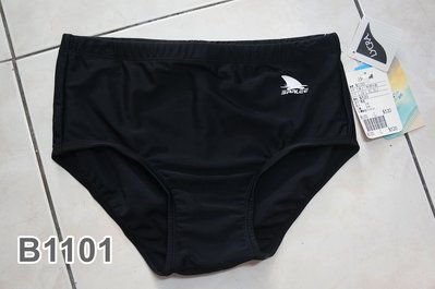 KINI*沙麗泳裝大男-寬版三角泳褲B1101-台灣製萊卡-素面底LOGO款-M-EL-特價420元
