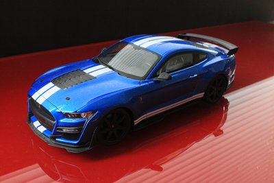 Maisto 1/18 Ford Mustang Shelby GT500 藍白條紋
