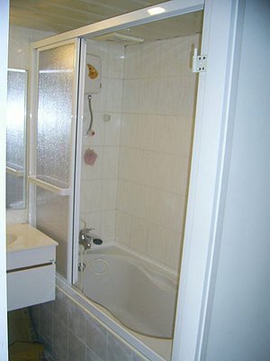 【奧斯卡衛浴】乾溼分離 缸上型白框式一字三門PS板淋浴拉門附2支毛巾把手 含丈量、安裝