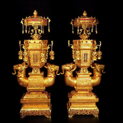 珍藏老銅鎏金手工鏨刻雙羊塔擺重量19629克，高度74cm，寬度29cm。???2.5。16883【萬寶樓】銅器 佛像 擺件