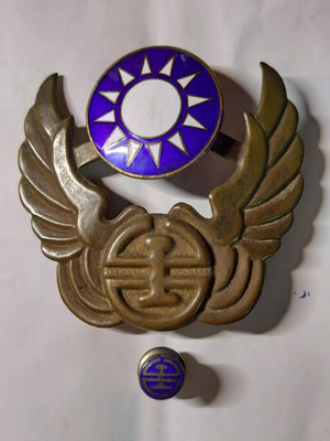 台灣鐵路局帽徽.徽章.大小一對！