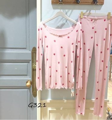 G321滿版大草莓圖案螺紋波浪荷葉邊居家服套裝 長袖+長褲 套裝組$990 gelato pique