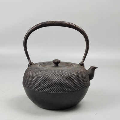 。南部清光堂造霰紋丸形日本鐵壺日本老鐵壺。提梁銀