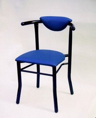 【名佳利家具生活館】藍色奇士椅 餐椅 洽談椅 鐵管椅 PVC皮+黑色烤漆鐵腳 三色可選 開店好用 購滿10張桃園區免運費
