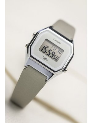 【金台鐘錶】CASIO卡西歐 (女錶) 數字電子 (灰x銀) 復古型 LED照明 LA680WEL-8