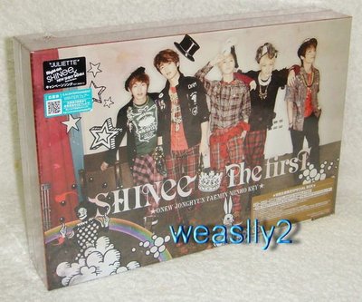 (1000年永遠留在我身邊)SHINee THE FIRST SPECIAL BOX(日版限定CD+ DVD+桌曆+PLAYBUTTON MP3 player)