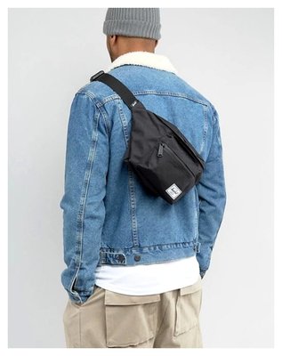 Herschel Seventeen 全黑 防水拉鍊 輕量帆布 旅行 側包 胸包 斜包 小包 腰包