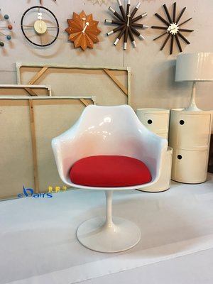 【挑椅子】Tulip ArmChair 鬱金香扶手椅。白身紅墊。(復刻品) 533