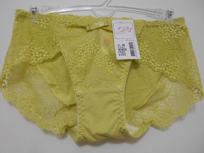女~【依夢】~檸檬黃美麗蕾絲繡花平口內褲F號 ~$60元~