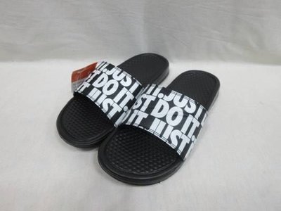 Nike Benassi JDI Printed 黑底字體 男女拖鞋 631261-024 特價880尺寸24