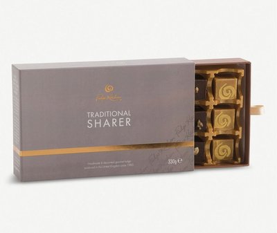 （預購7天寄出）英國 FUDGE KITCHEN Traditional Sharer assorted fudge 經典綜合牛奶糖禮盒330g