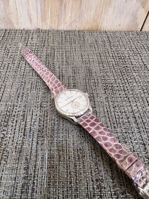 BUCHERER 寶齊萊 Love Manero 馬利龍 鱷魚皮 珍珠母貝 自動日曆 35.5MM 鑽圈 機械錶 鑽錶