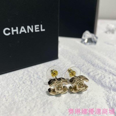 {賽琳娜優選商城}99新 Chanel 淡金色 金屬 小款 鈕扣 雙C 針式 耳環 AB5617 首飾 飾品 時尚配件