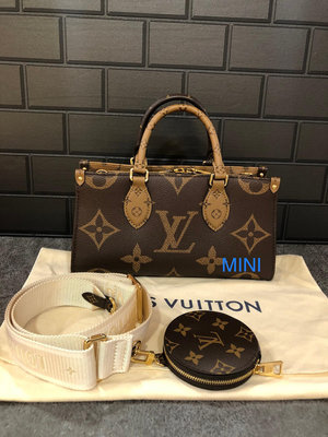 ::MINI名牌精品店:: LV M46653 新款 onthego east west 肩背包 現貨 9.5新