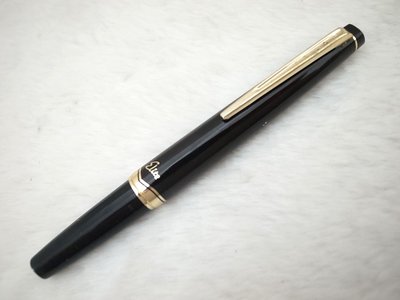 A699 百樂 日本製 elite 黑桿三角尖 18k SF細軟尖鋼筆(7成新天頂邊緣有退金)