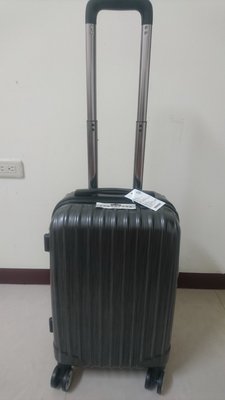 旅行箱、登機箱、行李箱-黑色03 (20吋)--360度萬向輪 硬殼行李箱