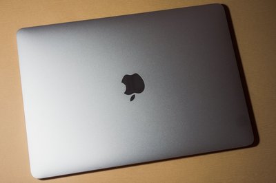 【售】2017年 MacBook Pro 13吋 i5 (3.1) 8G 256SSD 英文鍵盤 太空灰 蘋果電腦
