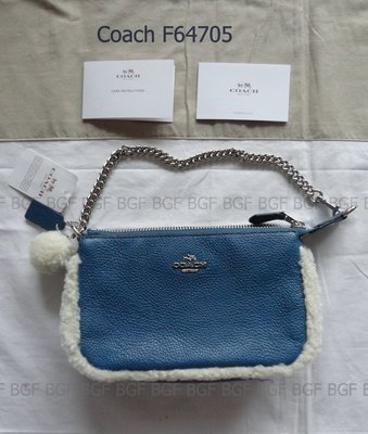 (寶金坊) Coach 64705 手拿包 特價 斜背包 手腕包 小方包 藍色 裝飾 白色羊毛