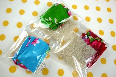 【寶貝童玩天地】【HO069-1】童玩沙包 1組(5個小沙包)  材料包 (隨機出貨) - 客家花布*HM01