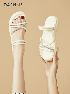 達芙妮羅馬平底涼鞋女款夏季今年新款2024時尚外穿軟底涼拖鞋-西瓜鈣奶